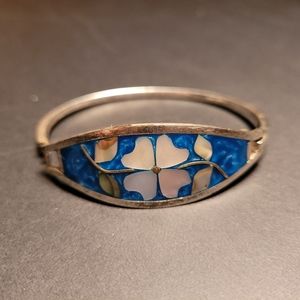 Boho vintage silver tone bracelet with flower inlay